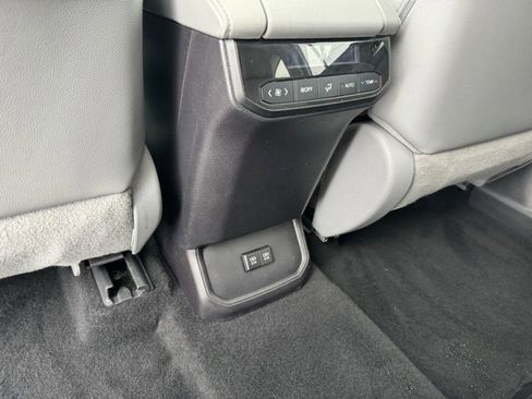Certified 2021 Toyota Highlander XLE image 9