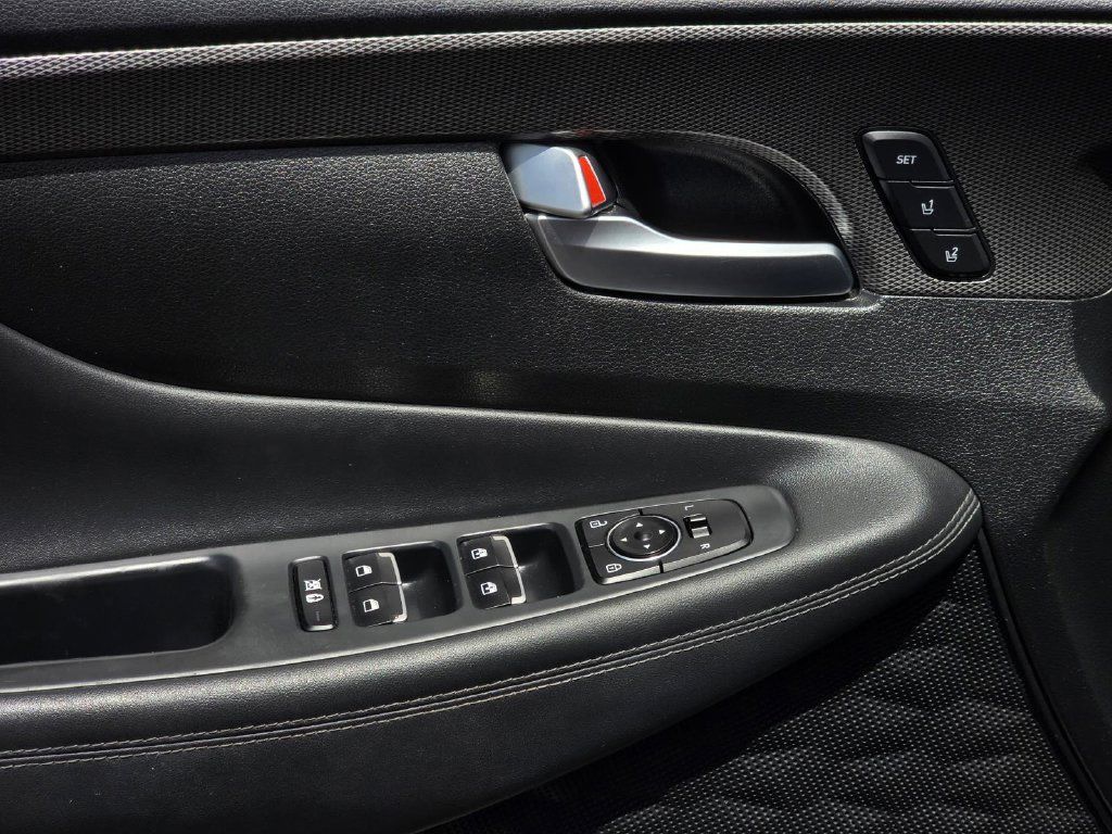 Used 2020 Hyundai Santa Fe Limited FWD image 11