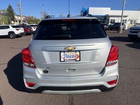 Used 2022 Chevrolet Trax LT w/ LT Convenience Package AWD/4WD image 6