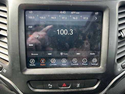 Used 2021 Jeep Cherokee Latitude Lux w/ Sun & Sound Group image 26