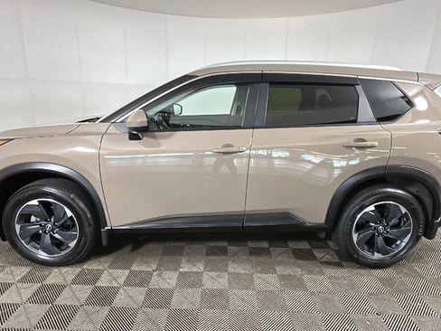 Used 2024 Nissan Rogue SV w/ SV Premium Package AWD/4WD image 7