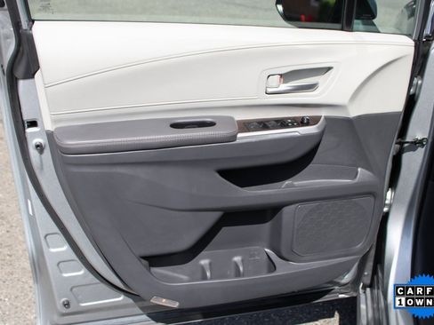 Used 2023 Toyota Sienna XLE image 14