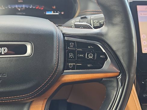 Used 2021 Jeep Grand Cherokee L Summit image 23