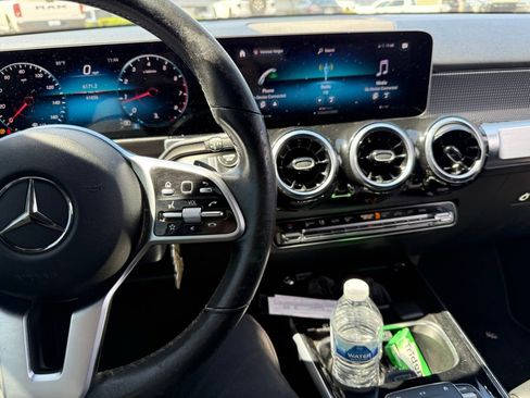 Used 2021 Mercedes-Benz GLB 250 4MATIC image 8