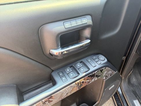 Used 2017 Chevrolet Silverado 1500 LTZ Z71 w/ Realtree Edition AWD/4WD image 28
