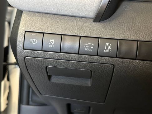 Used 2021 Toyota Camry SE FWD image 18