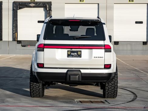 Used 2025 Lexus GX 550 image 10