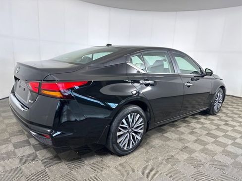 Used 2023 Nissan Altima 2.5 SV image 3