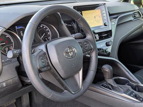 Used 2022 Toyota Camry SE image 9