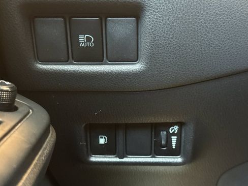 Used 2019 Toyota C-HR LE FWD image 34
