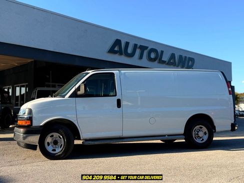 Used 2019 Chevrolet Express 2500 w/ Driver Convenience Package RWD image 4