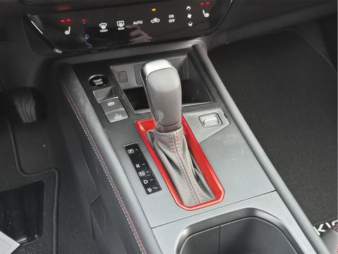 New 2026 Nissan Kicks SR image 24