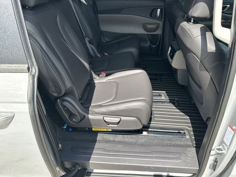 New 2026 Kia Carnival EX FWD image 15