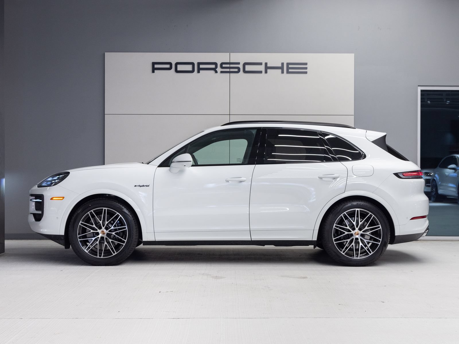 Used 2026 Porsche Cayenne S AWD/4WD image 2