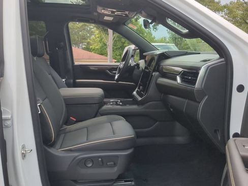 Used 2026 GMC Yukon Elevation w/ Elevation Premium Package AWD/4WD image 28