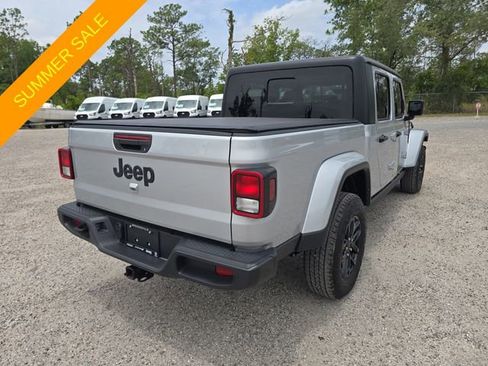 Used 2023 Jeep Gladiator Sport AWD/4WD image 4