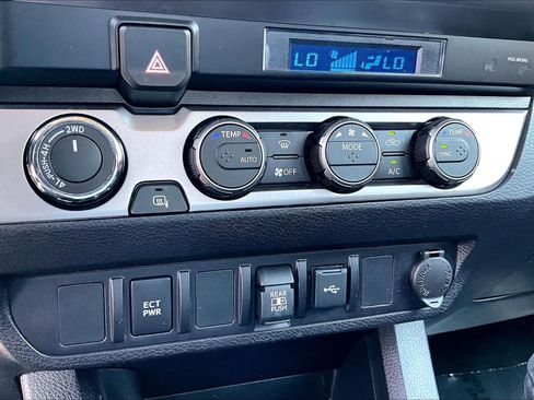 Used 2023 Toyota Tacoma SR5 AWD/4WD image 34