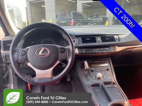 Used 2016 Lexus CT 200h w/ Accessory Package 2 FWD image 2