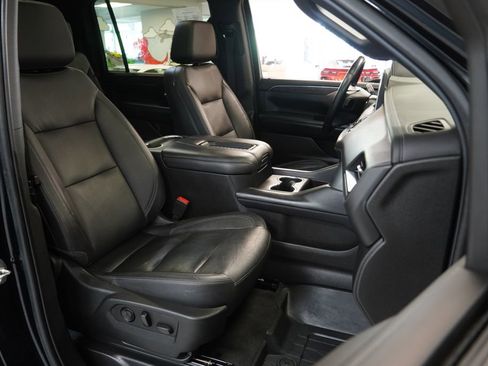 Used 2021 Chevrolet Suburban Z71 w/ Z71 Signature Package AWD/4WD image 39