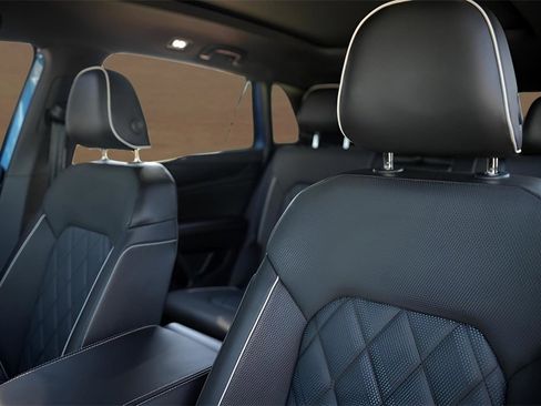 Used 2024 Volkswagen Atlas Cross Sport SEL Premium R-Line image 11