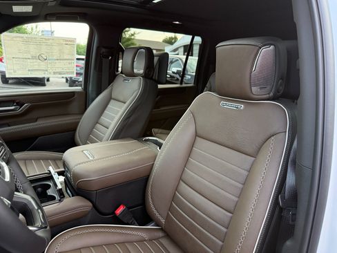 New 2026 GMC Yukon XL Denali Ultimate AWD/4WD image 14