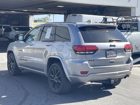 Used 2018 Jeep Grand Cherokee Altitude AWD/4WD image 3