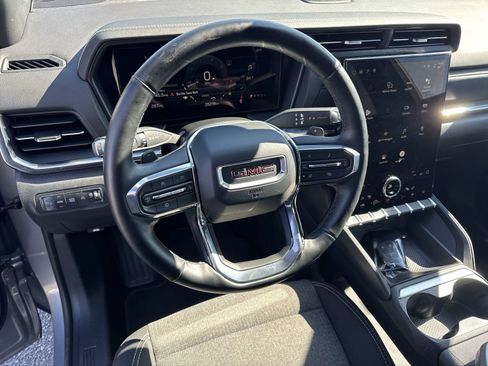 Used 2025 GMC Terrain Elevation image 17