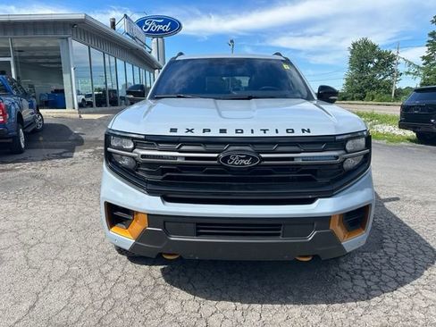 Used 2025 Ford Expedition Tremor AWD/4WD image 8