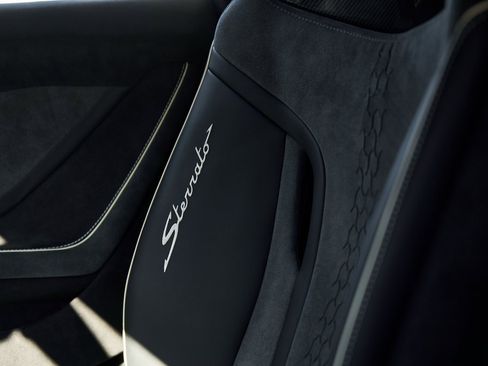 Used 2024 Lamborghini Huracan Sterrato image 38