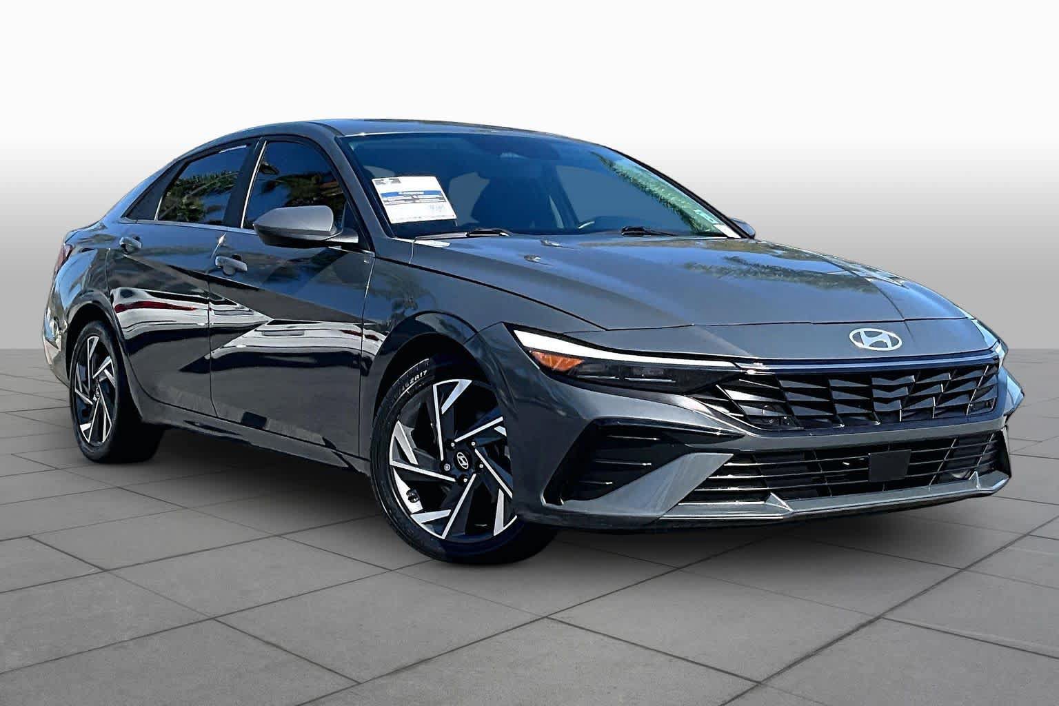 Used 2024 Hyundai Elantra SEL w/ Convenience Package FWD image 2