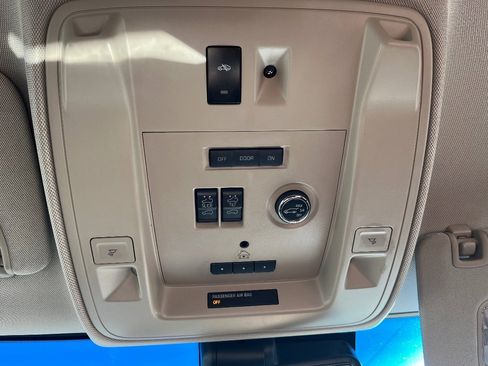 Used 2015 Cadillac Escalade Premium image 23