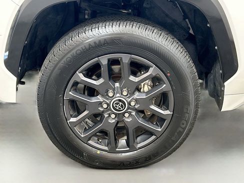 Used 2023 Toyota Tundra Platinum AWD/4WD image 29