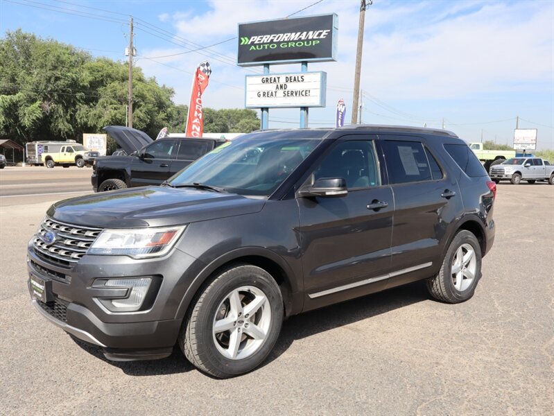 Used 2017 Ford Explorer XLT w/ Equipment Group 201A AWD/4WD image 3