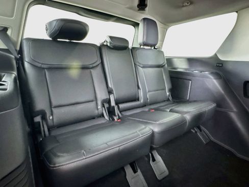 Used 2025 Ford Expedition Platinum w/ Driver's Package AWD/4WD image 28