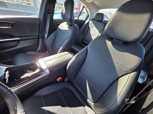 Used 2025 Mercedes-Benz C 300 4MATIC Sedan image 12
