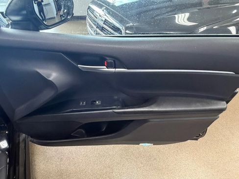 Used 2018 Toyota Camry LE image 20