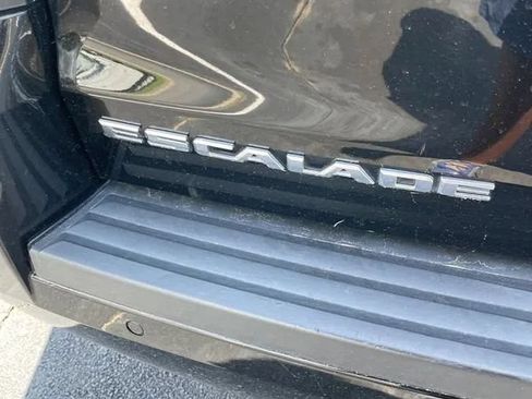 Used 2017 Cadillac Escalade ESV Platinum AWD/4WD image 21