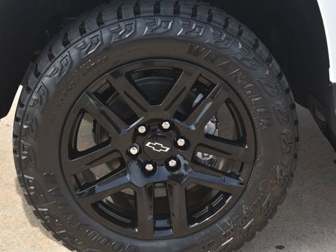 New 2026 Chevrolet Silverado 1500 Custom Trail Boss w/ LPO, Dark Essentials Package AWD/4WD image 11