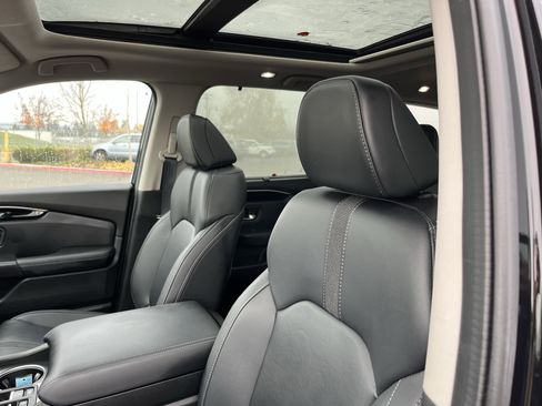 Certified 2023 Honda Pilot Touring image 17