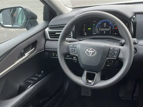 Certified 2025 Toyota Camry LE image 21