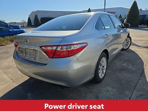 Used 2016 Toyota Camry LE image 6