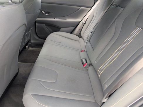Used 2025 Hyundai Elantra SEL FWD image 28