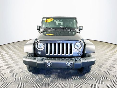 Used 2018 Jeep Wrangler Sahara w/ Connectivity Group AWD/4WD image 4
