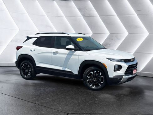 Used 2023 Chevrolet TrailBlazer LT w/ Convenience Package FWD image 1
