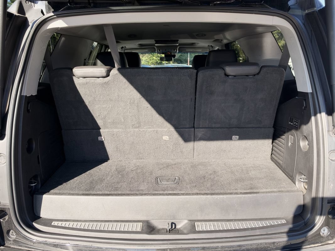 Used 2019 Cadillac Escalade Luxury AWD/4WD image 15