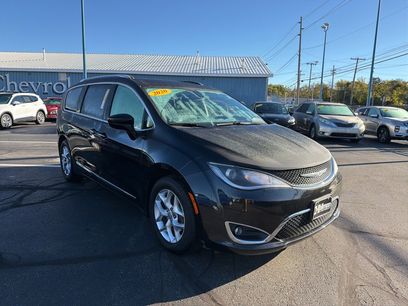Used 2020 Chrysler Pacifica Touring-L w/ Tire & Wheel Group