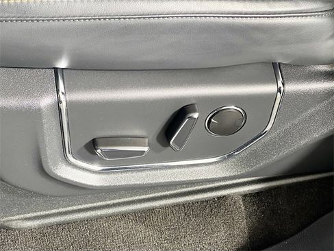 Used 2023 Ford Expedition Platinum image 12