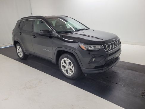 Used 2024 Jeep Compass Latitude AWD/4WD image 13
