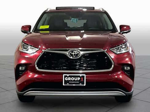 Used 2026 Toyota Highlander Platinum AWD/4WD image 3