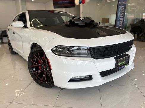 Used 2019 Dodge Charger SXT RWD image 3